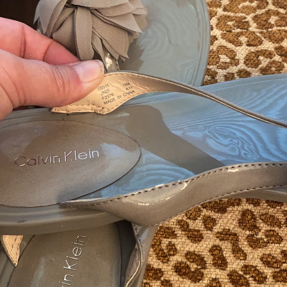 EUC Calvin Klein plastic floral sandals 2 pairs - Picture 6 of 8